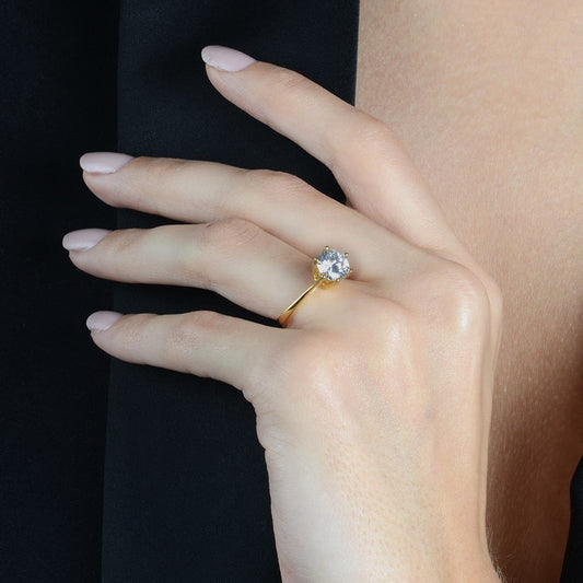 Anel Dourado Solitário com Zircônia Redonda